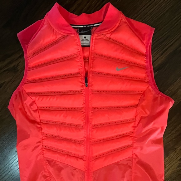 NIKE RUNNING SZ LG lightweight VEST with zippered back pocket - Picture 3 of 5